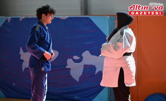 Torunlarına destek için judoya başladılar