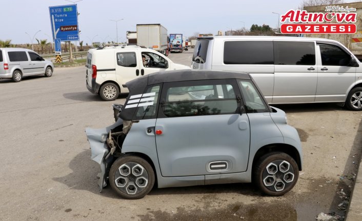 Trabzon'da 2 otomobilin çarpıştığı kazada  2 kişi yaralandı
