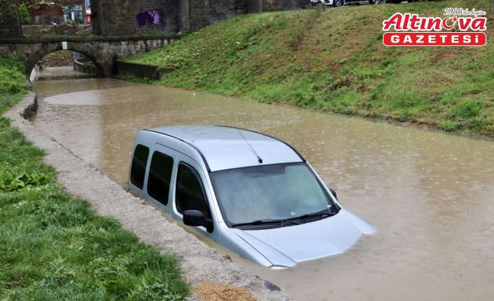 Trabzon'da sağanak hayatı olumsuz etkiledi