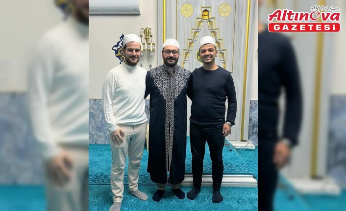 Türkeli'de çocuk doktoru hatimle teravih namazı kıldırdı