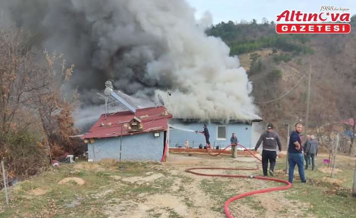 Amasya'da çıkan yangında ev kullanılamaz hale geldi
