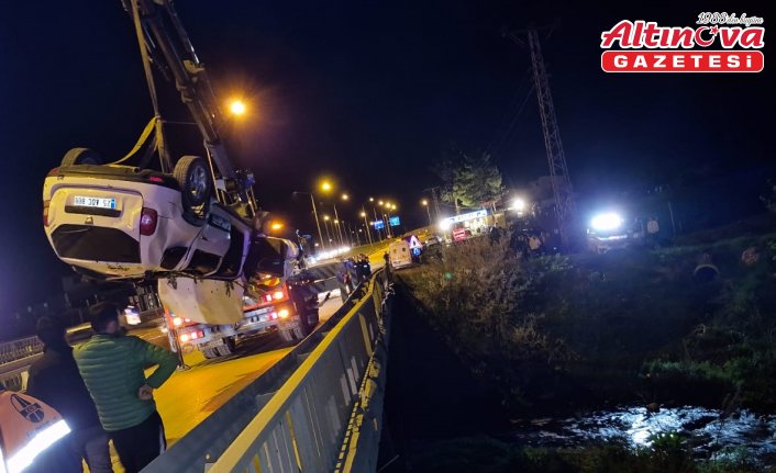 Amasya'da devrilen otomobildeki 5 kişi yaralandı