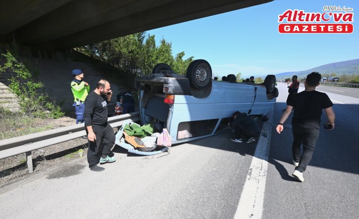 Anadolu Otoyolu'nda cenaze dönüşü devrilen minibüsteki 4 kişi yaralandı