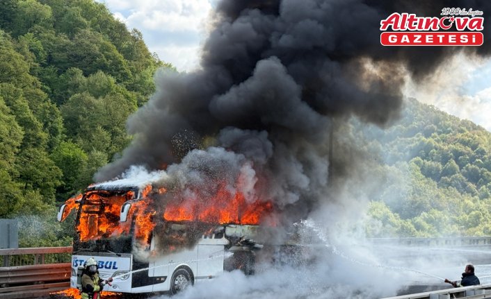 Anadolu Otoyolu'nun Düzce kesiminde seyir halindeki otobüste çıkan yangın söndürüldü