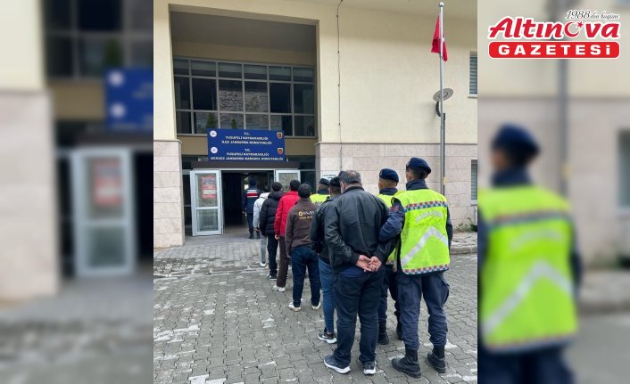 Artvin'de 4 düzensiz göçmen yakalandı