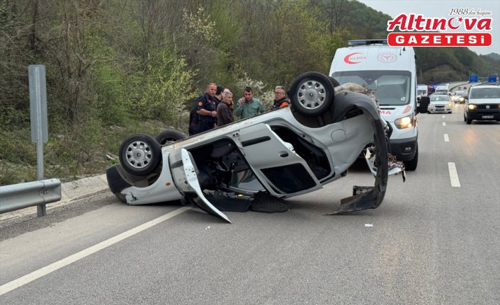 Bartın'da 2 otomobilin çarpıştığı kazada 11 kişi yaralandı