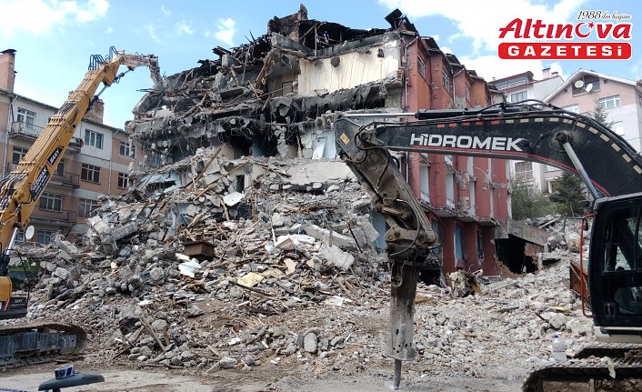 Bolu'da risk oluşturan atıl otel yıkılıyor