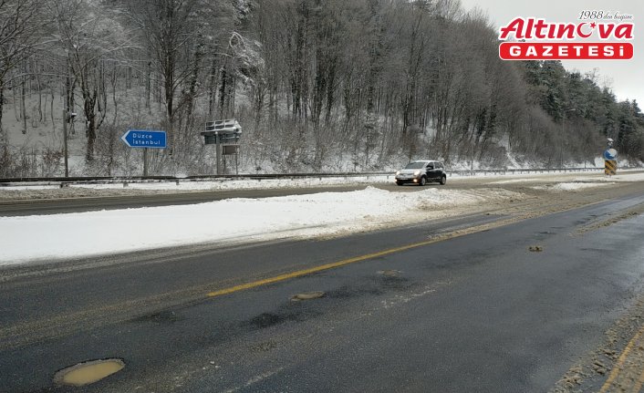 Bolu Dağı'nda kar yağışı etkili oluyor