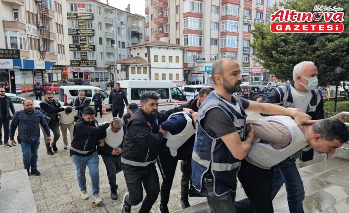 Çorum'da 1 kişinin öldüğü, 3 kişinin yaralandığı kavgayla ilgili 2 kişi tutuklandı