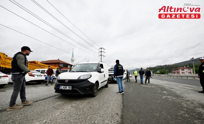 Düzce'de bayram tedbirleri kapsamında 19 bin 264 araç kontrol edildi