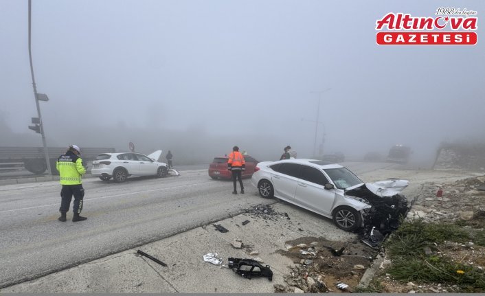 Düzce'de iki otomobilin çarpışması sonucu 6 kişi yaralandı