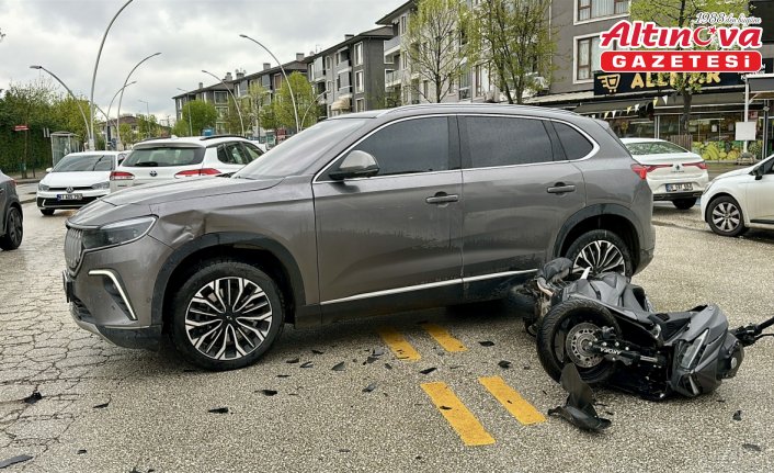 Düzce'de motosikletle cipin çarpıştığı kaza araç kamerasında