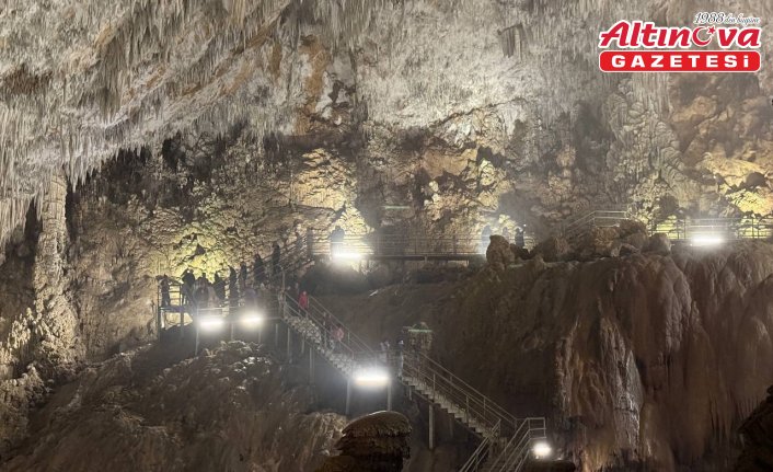Düzce'deki Fakıllı Mağarası bayram tatilinde ziyaretçileri ağırladı