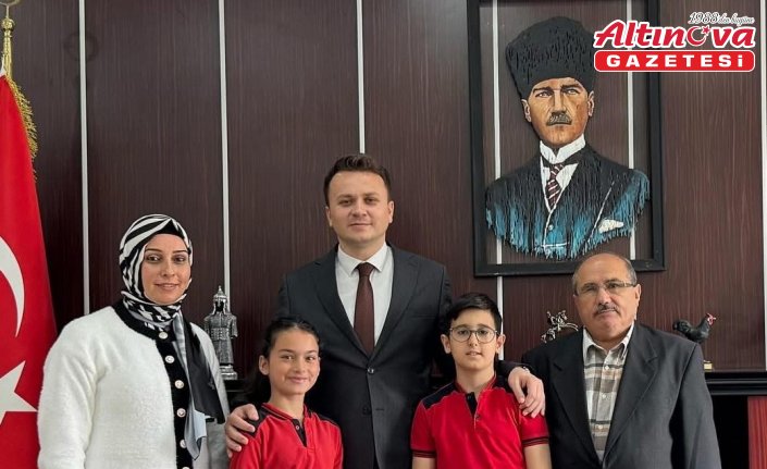 Gerze Kaymakamı Arabacı, koltuğunu temsili olarak öğrencilere devretti