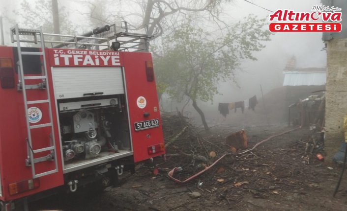 Gerze’de çıkan ahır yangını söndürüldü