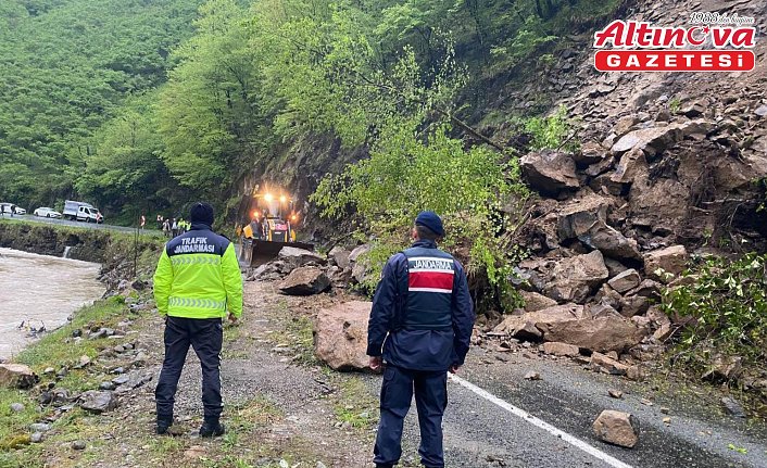 Giresun'da heyelan nedeniyle kapanan Bulancak-Kovanlık kara yolu kısmen açıldı