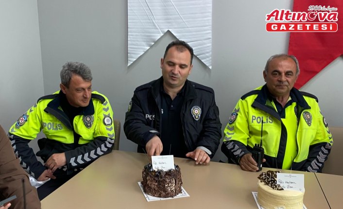 Gümüşhacıköy'de öğrenciler ihbarda bulunarak çağırdıkları polislerle pasta kesti