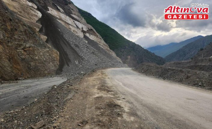 Artvin-Ardahan kara yolu heyelan nedeniyle yeniden ulaşıma kapandı
