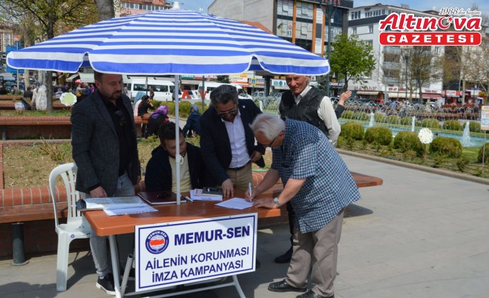 Havza’da “Anayasa Değişsin, Aile Korunsun” imza kampanyası çalışması