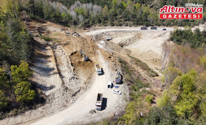 Heyelan nedeniyle kapanan Kastamonu-Çatalzeytin kara yolunda çalışmalar sürüyor