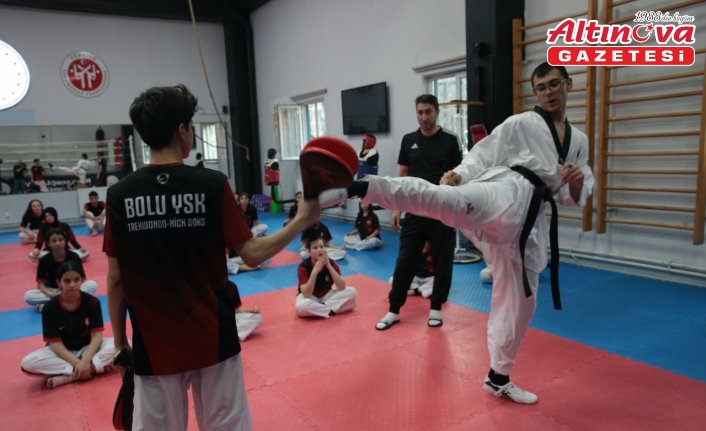 Hiperaktif tanısıyla yönlendirildiği tekvandoda madalya kovalıyor