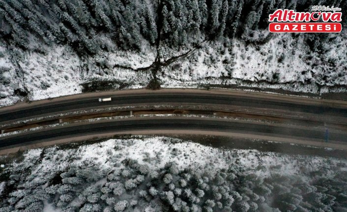 Ilgaz Dağı'nda kar yağışı ve sis etkili oluyor