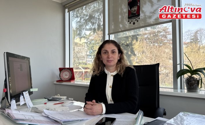 Kadın avukat hem hukuk hem Yeşilay çalışmalarında görev alıyor