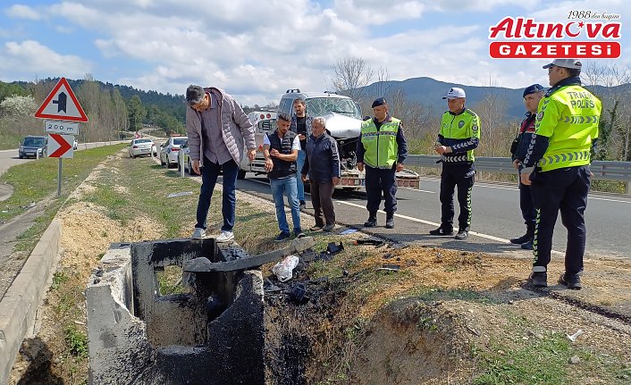 Karabük'te menfeze çarpan hafif ticari araçta 1 kişi öldü, 2 kişi yaralandı