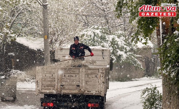 Karabük Belediyesi karla mücadele çalışmalarını sürdürüyor