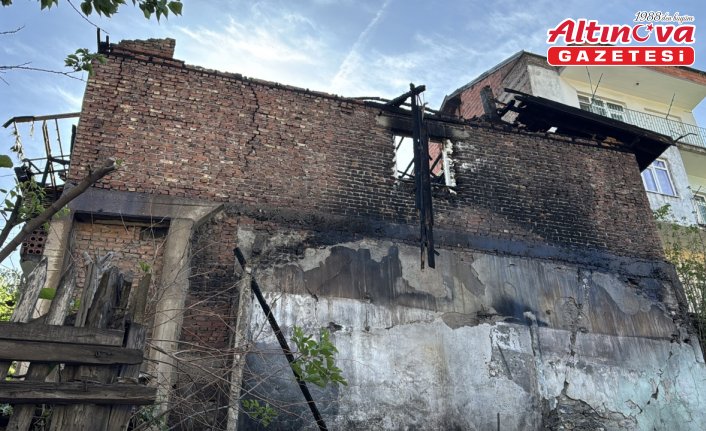 Karabük'te 2 katlı evde çıkan yangın söndürüldü