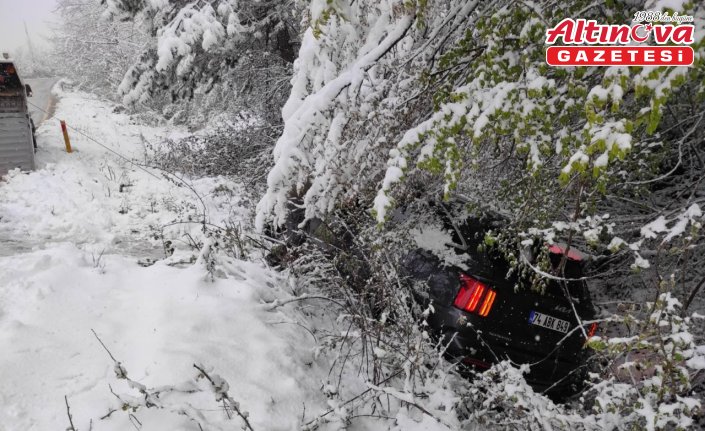 Karabük'te yol kenarına devrilen otomobildeki 1 kişi yaralandı