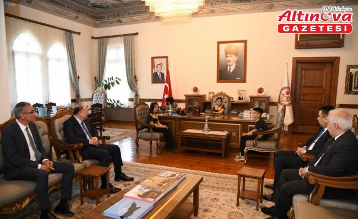 Kastamonu'da ilkokul öğrencileri Vali Dallı'yı ziyaret etti