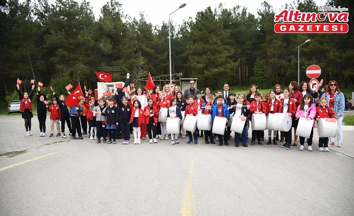 OMÜ Rektörü Aydın, 23 Nisan'da koltuğunu 8 yaşındaki Ada Rabia'ya bıraktı