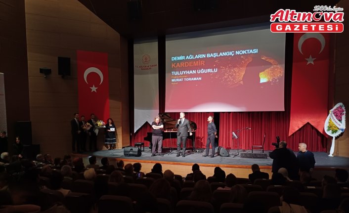 Piyanist Tuluyhan Uğurlu, Karabük'te konser verdi