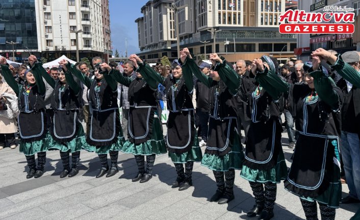 Rize'de “Turizm Haftası“ dolayısıyla kortej yürüyüşü gerçekleştirildi