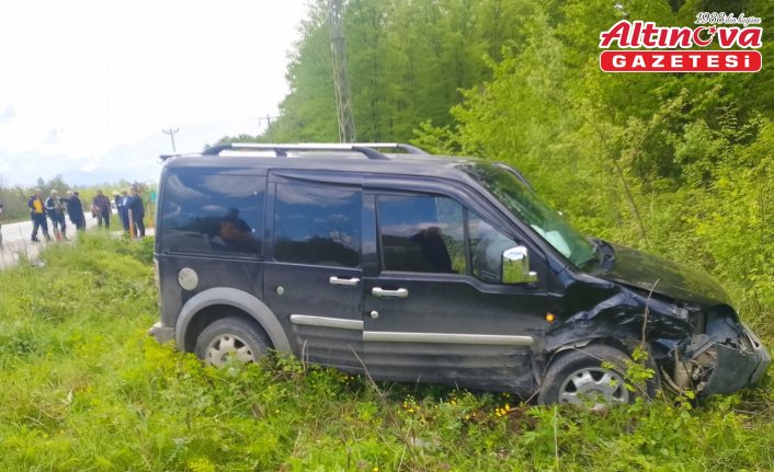 Salıpazarı'nda iki hafif ticari aracın çarpıştığı kazada 1 kişi yaralandı