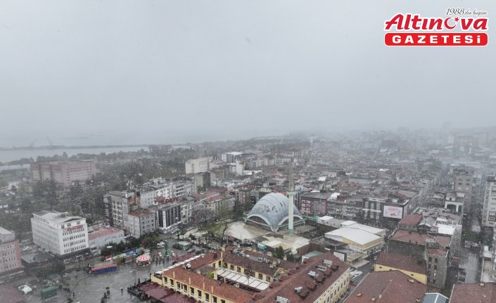 Samsun'da kar yağışı etkili oluyor
