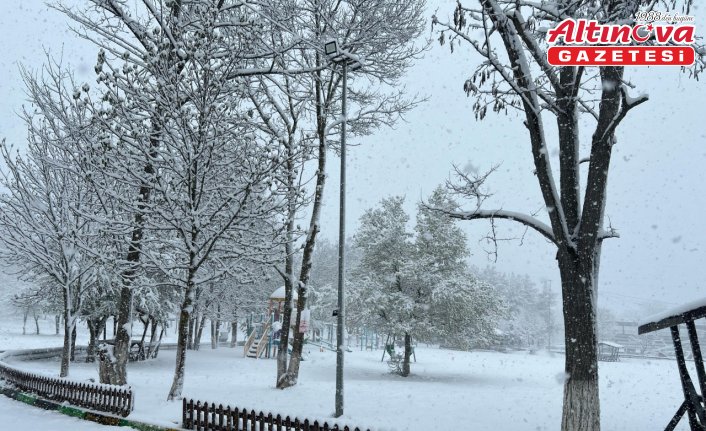 Samsun'un ilçelerinde kar yağışı etkili oldu