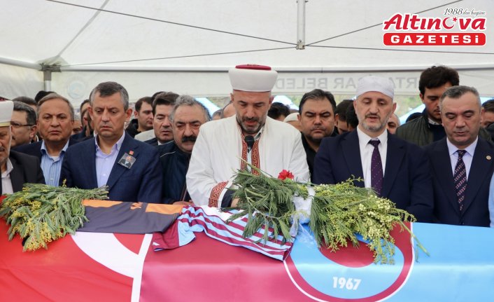 Sanatçı Volkan Konak memleketi Trabzon'da son yolculuğuna uğurlandı