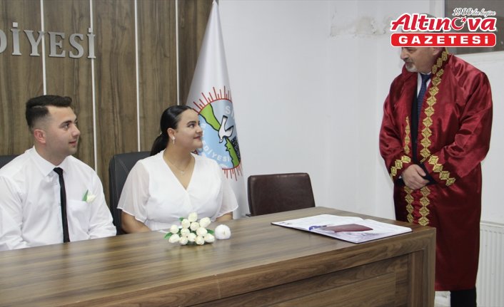 Sinop'ta genç çift “faizsiz kredi desteği“yle dünyaevine girdi