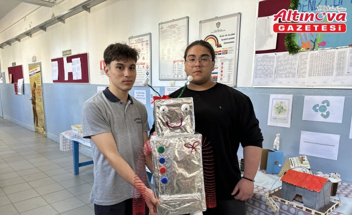 Sinop'ta lise öğrencileri atık malzemeleri geri dönüştürerek sergi açtı