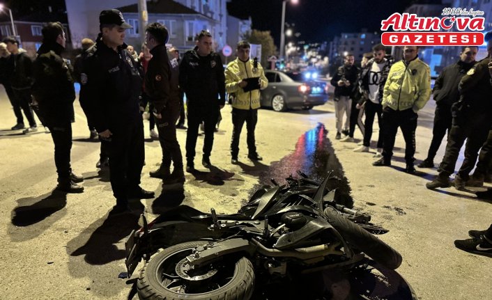 Sinop'ta otomobil ile motosiklet çarpıştı, 3 kişi yaralandı