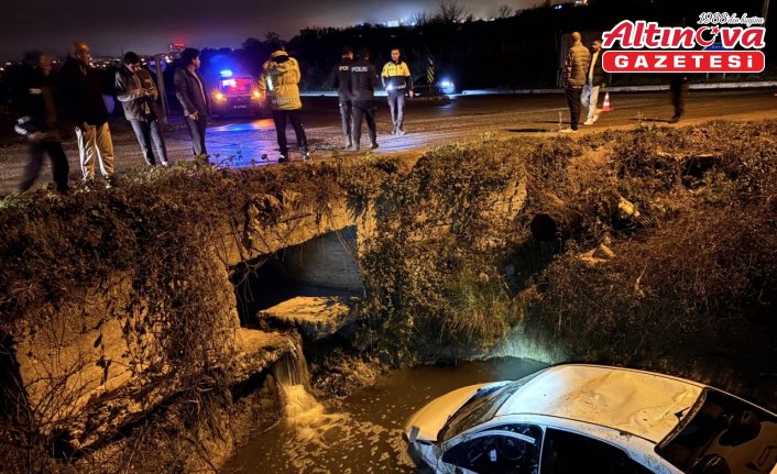 Sinop'ta otomobilin su kanalına devrildiği kazada 4 kişi yaralandı
