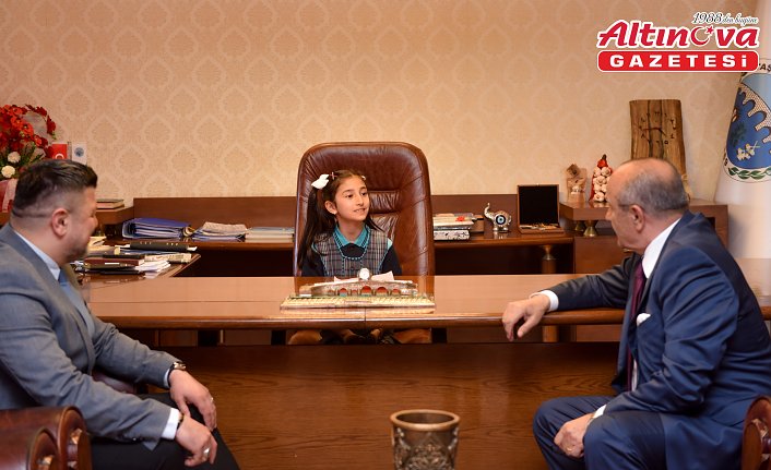 Taşköprü Belediye Başkanı Hüseyin Arslan koltuğunu öğrencilere devretti