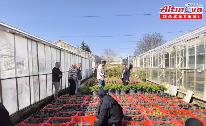 TOGÜ Rektörü Yılmaz, kampüsteki seraları gezdi