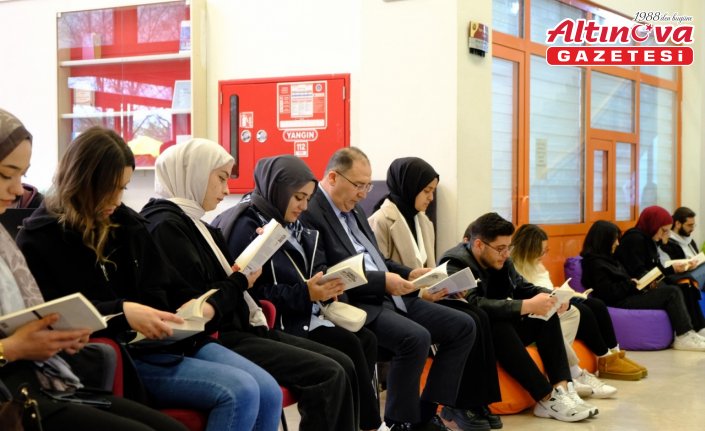 TOGÜ'de kitap okuma etkinliği gerçekleştirildi