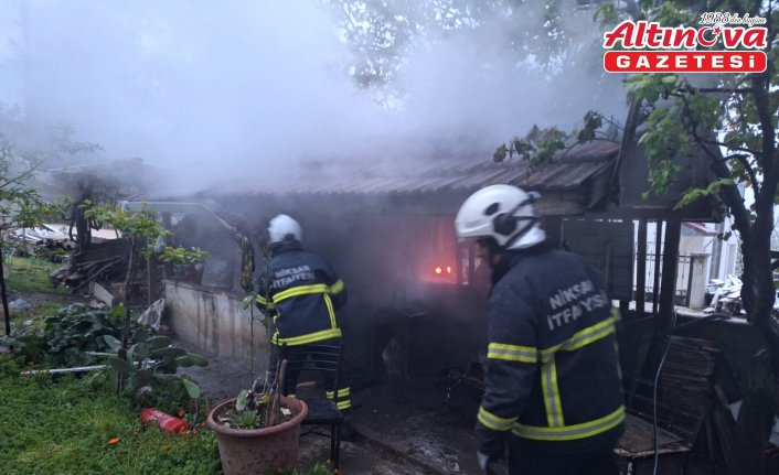 Tokat’ta çıkan yangında odunlukta hasar oluştu