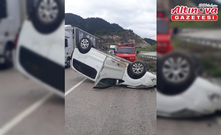 Tokat'ta devrilen hafif ticari araçtaki 4 kişi yaralandı