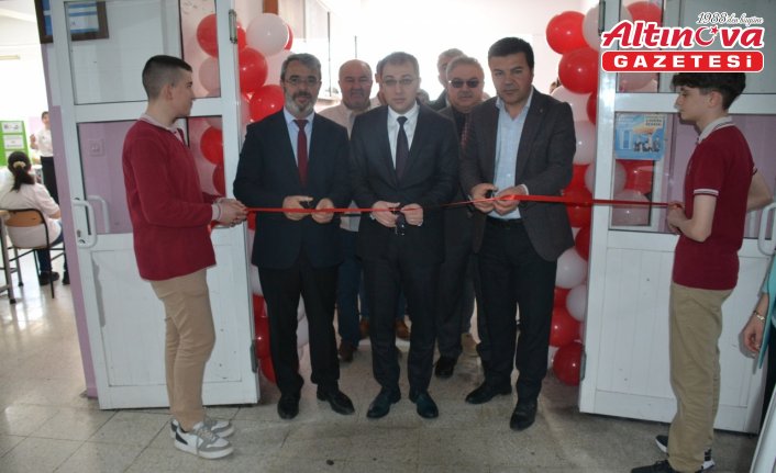 Tosya'da TÜBİTAK 4006 Bilim Fuarı açıldı