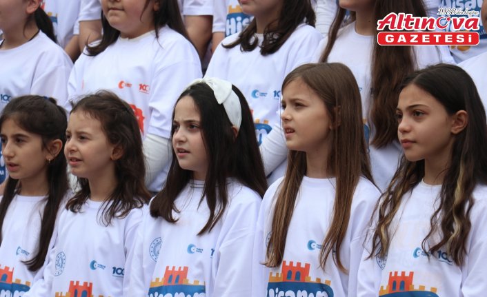 Trabzon'da “Hisarın Çiçekleri“ adlı çocuk korosu konser verdi